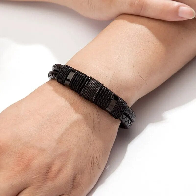 Designerarmband aus Leder und Edelstahl